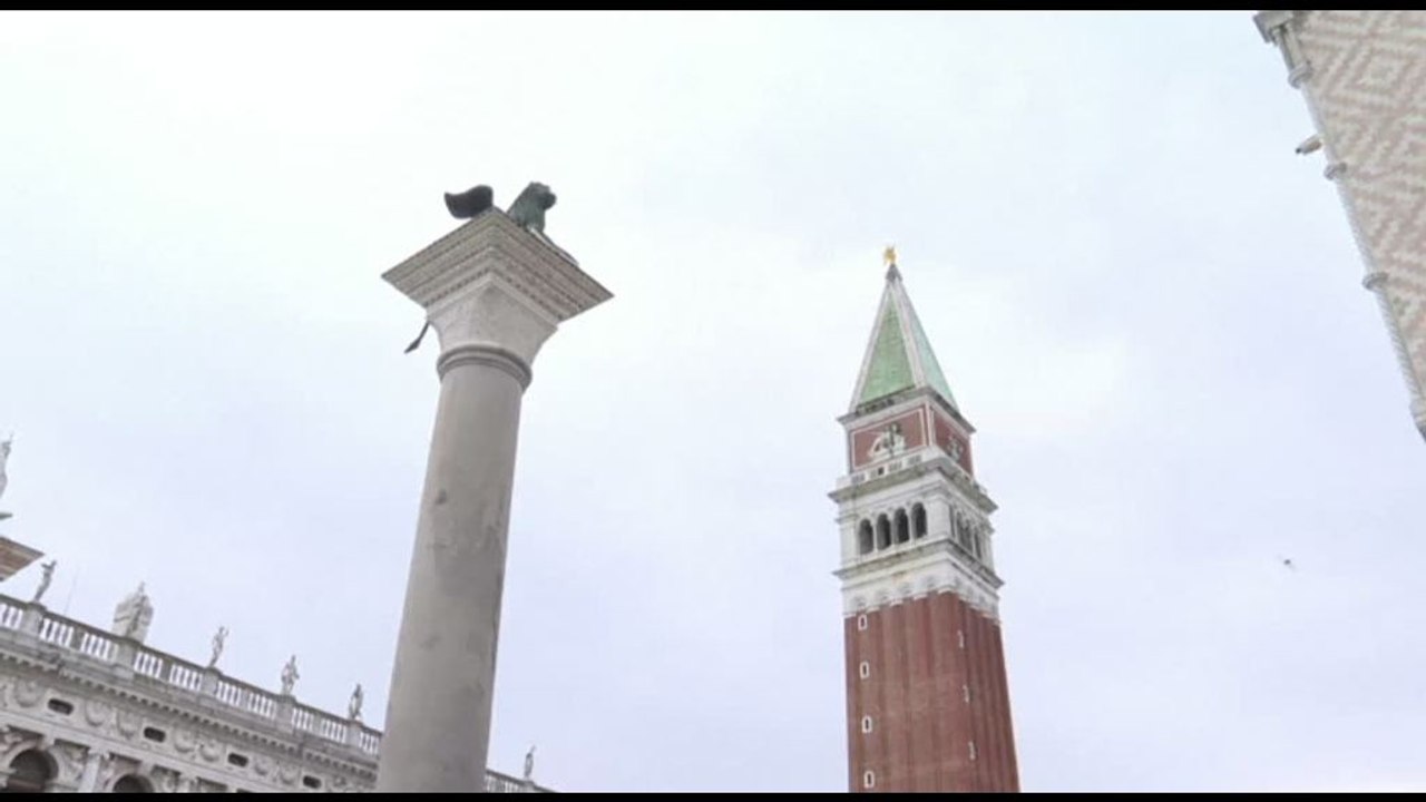 Turisti in maschera a Venezia, si rinnova la magia del Carnevale