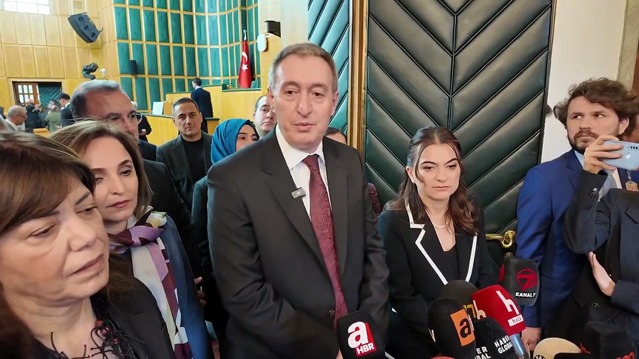 DEM Parti EŞ Genel Başkanı Tuncer Bakırhan, siyasi parti liderlerine yaptığı ortak zirve çağrısının ne anlama geldiğini açıkladı