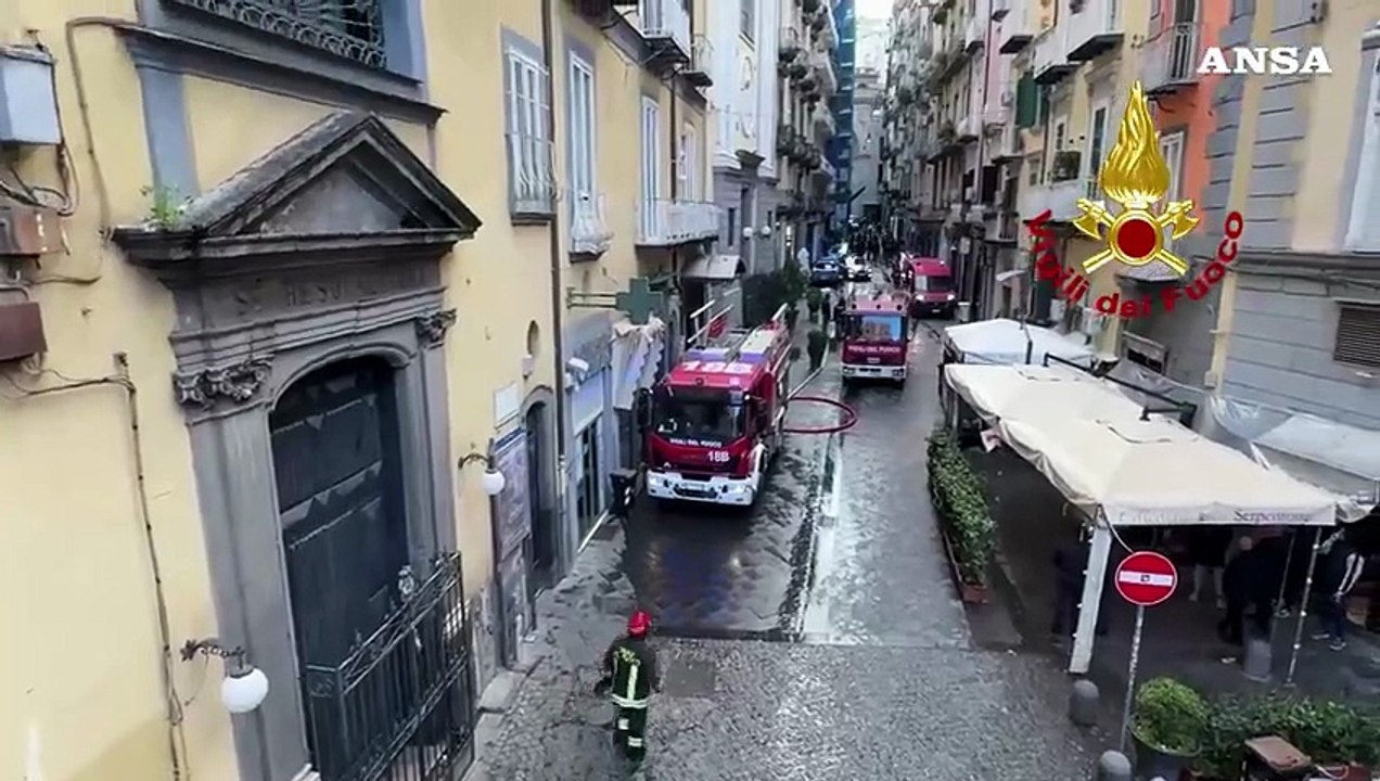 Vigili del fuoco: "Il teatro Sannazaro e' completamente compromesso"