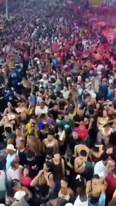 Guardas municipais 'descem o cassetete' em foliões no circuito Barra-Ondina