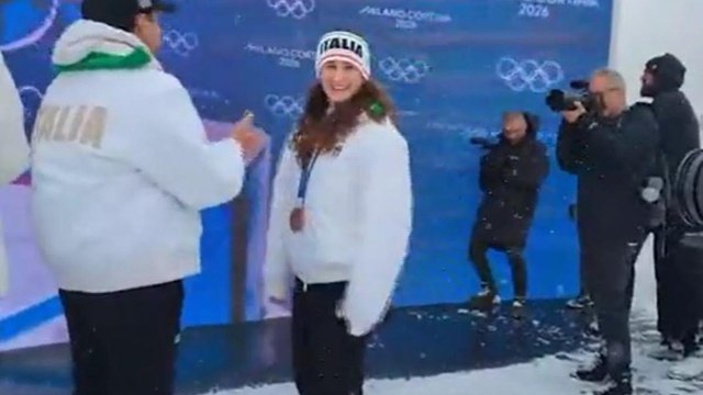 Flora Tabanelli emozionata: rivede la sua gara a Casa Italia a Livigno con la medaglia di bronzo al collo
