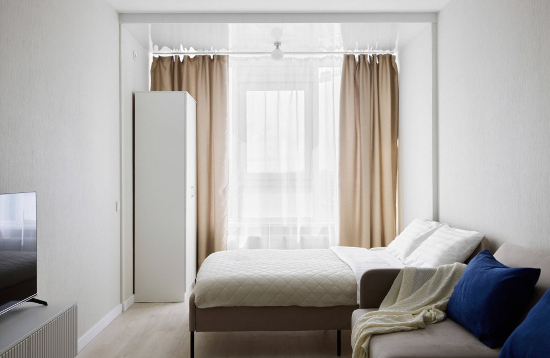 Woman fuming over late night note from neighbours