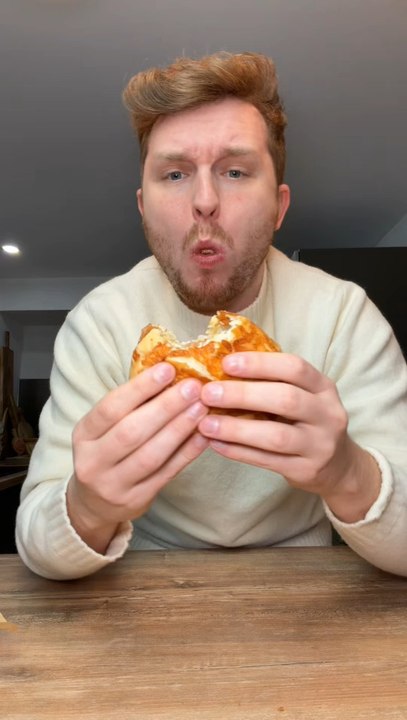 Les Masters des Régions chez Burger King 😍🎉Bien évidemment, le retour de l’Alsace avec du poulet, un pavé pané à l’emmental, du bacon et des oignons façon flammekueche 💪✨😍C’est quoi ta région préférée et t’aurais pris quoi comme burger toi ?