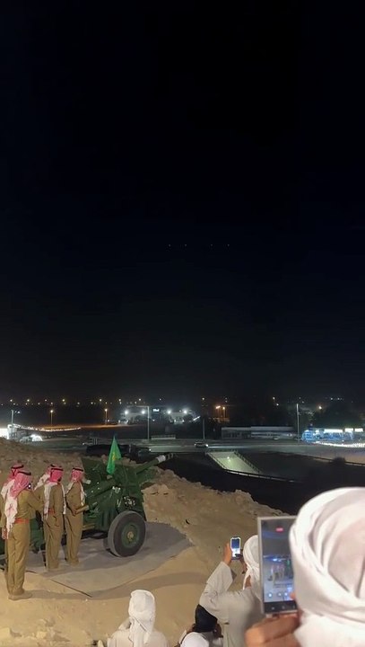 Cannon firing to mark crescent sighting