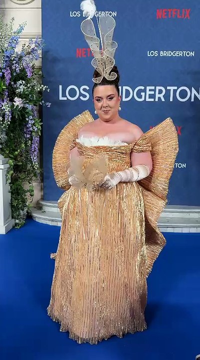 Lala Chus brilla con un diseño de Ana Locking en el baile de máscaras de los 'Bridgerton' en Madrid.