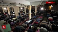 Gazze'de ramazan ayını müjdeleyen hilalin görülmesiyle ilk teravih namazı kılındı
