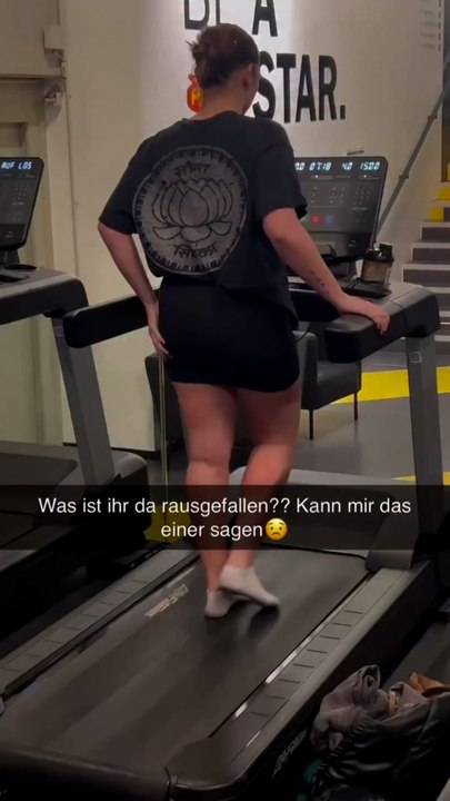 She dropped something! 😂😂😂