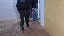 Delivery de drogas: Jovem de 25 anos é detido por tráfico durante bloqueio da GPOM
