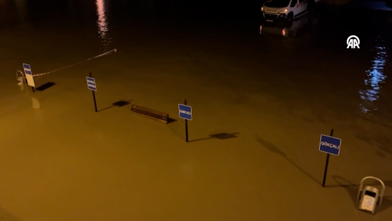 Çanakkale'de sağanak: Kepez Çayı ve Sarıçay taştı