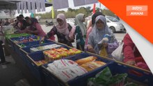 Orang ramai beli barang keperluan sambut puasa di Jualan Rahmah