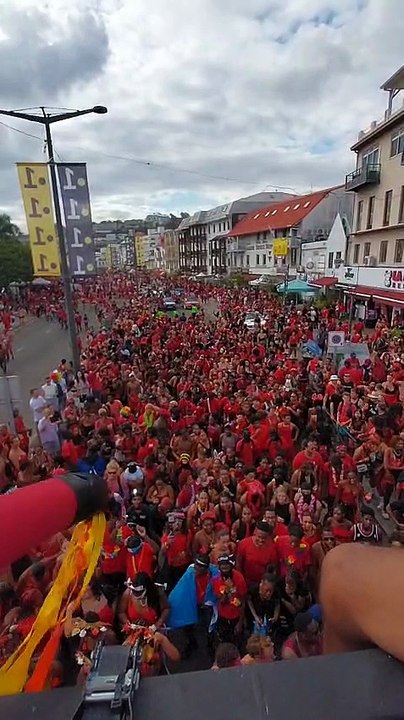 [MARTINIQUE] L’ambiance derrière le char MacDo France-Antilles Trace 17-02-26