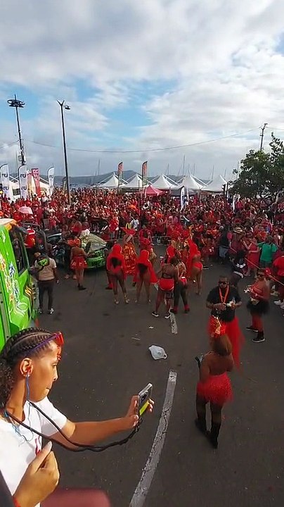 [MARTINIQUE] L’ambiance derrière le char MacDo France-Antilles Trace 17-02-26 2