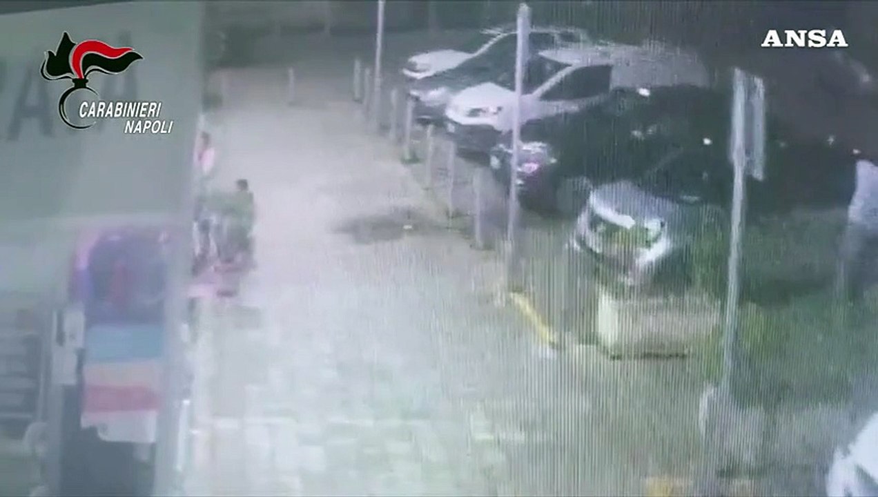 Caivano, ubriaco tenta di rapire un bambino al supermercato: arrestato un 45enne