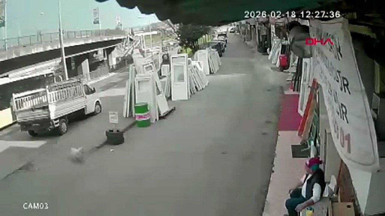 Rize’de korku dolu anlar! 10 metrelik dalgalar yolu taş yağmuruna tuttu