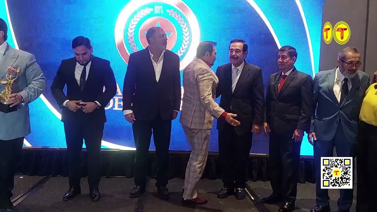 CARLOS CUEVA FUNDADOR DEL GRUPO DIFARE SE ALZÓ CON UN NUEVO GALARDÓN