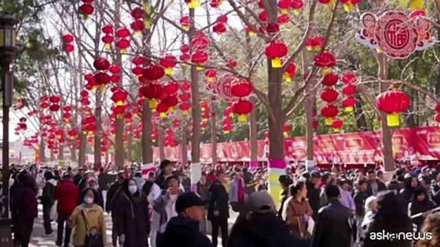 Capodanno cinese a Pechino, tra danze del leone e robot