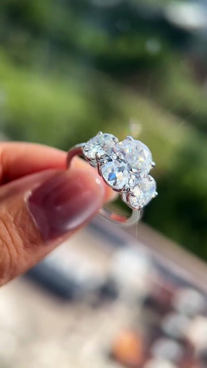 Pear Cut Moissanite Ring Test | Affordable Wedding Jewelry 2026  Diamond vs Moissanite Sparkle Comparison (Budget Bride Secret