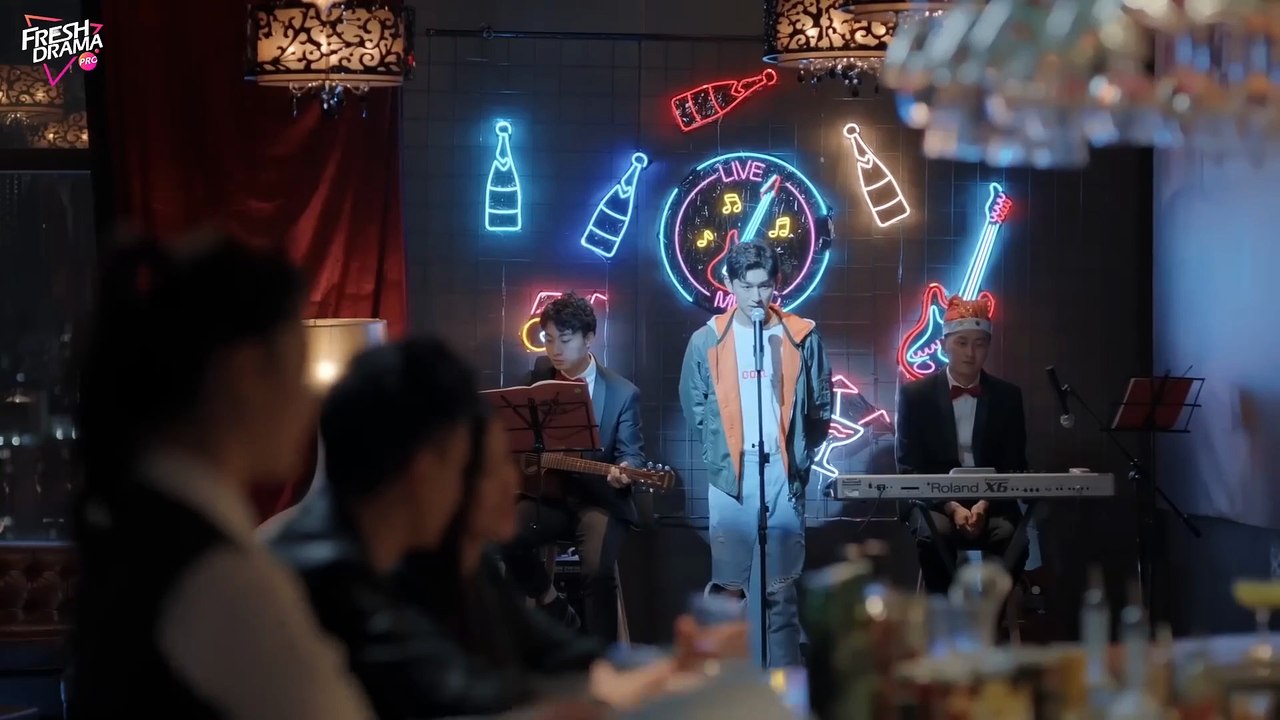 Millionaire publicly confesses to the waitress in a song
