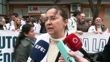 Médicos en huelga protestan por un estatuto propio frente al centro de salud Abrantes en Madrid