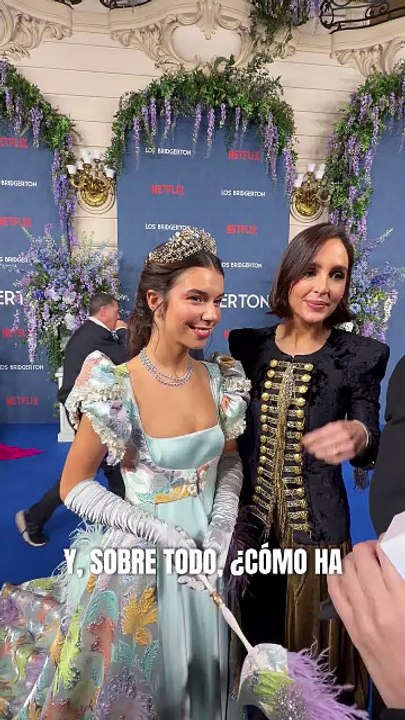 Elena Gortari y Rocío Osorno nos cuentan los secretos del vestido que ha llevado la tiktoker para la premiere de ‘Los Bridgerton’ y nos desvelan el accesorio tan especial que ha llevado.