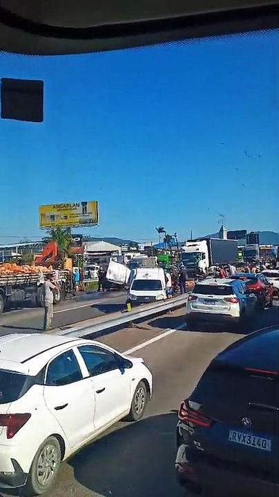 Acidente gravíssimo deixa três mortos na BR-101 e causa filas quilométricas na volta do Carnaval