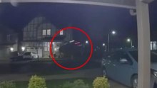 Auto vola dentro una casa: il video è impressionante