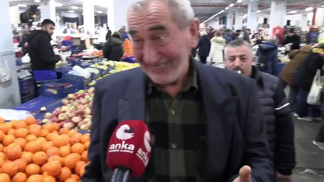 💢 TÜBİTAK'tan emekli olmuş. Maaşının yetmediğini anlatırken gözyaşlarını tutamadı." Ben torunumun cebine dört tane torunumun cebine harçlık koyamıyorsam bu ülkede yaşamamak lazım."