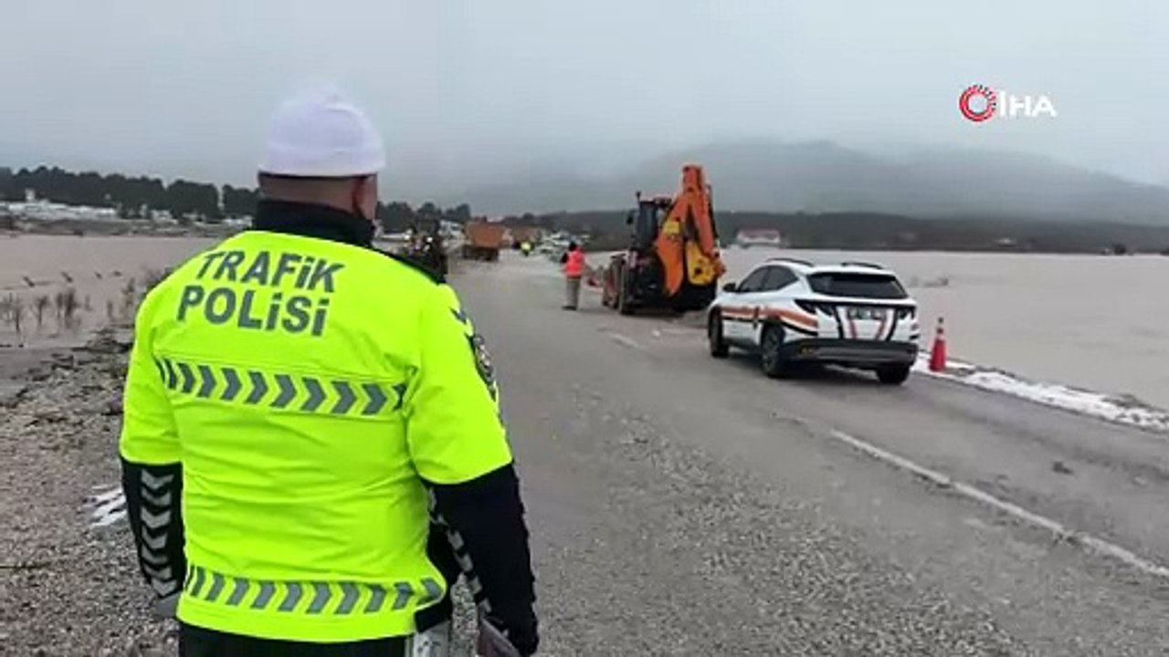 Fethiye-Antalya Kara Yolunda Su Baskını: Eşen 1 Barajı Taştı, Ulaşım Durma Noktasına Geldi!
