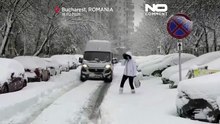 Obfite opady śniegu sparaliżowały Bukareszt, zakłócenia w transporcie