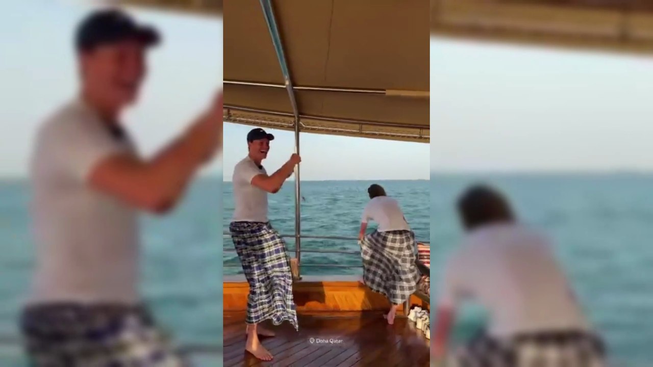 Doha, Sinner lascia la racchetta e sorprende tutti: vince la sfida a pesca con Alcaraz, Medvedev e Rublev