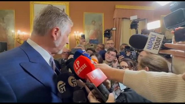 Giuli a Napoli: prossimo Sannazaro bello come prima, lo Stato è forte