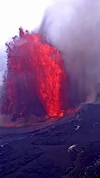 Hawaii's Kilauea spews smoke 35,000 feet above sea level