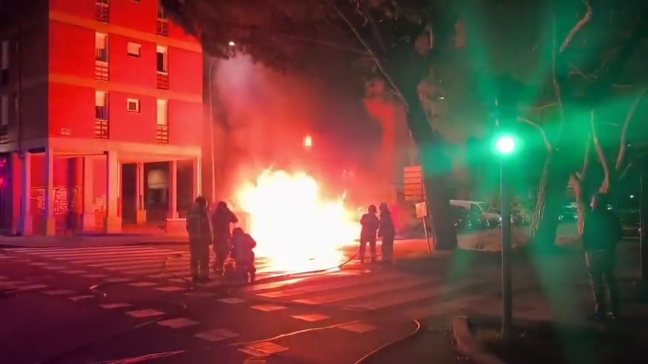 Arden de madrugada seis contenedores en Huerta del Rey