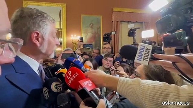 Giuli a Napoli: prossimo Sannazaro bello come prima, lo Stato è forte