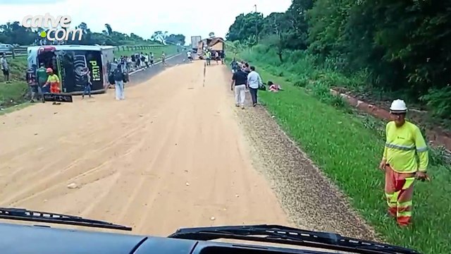 Acidente entre caminhão e ônibus interdita totalmente BR-277 em São Miguel do Iguaçu