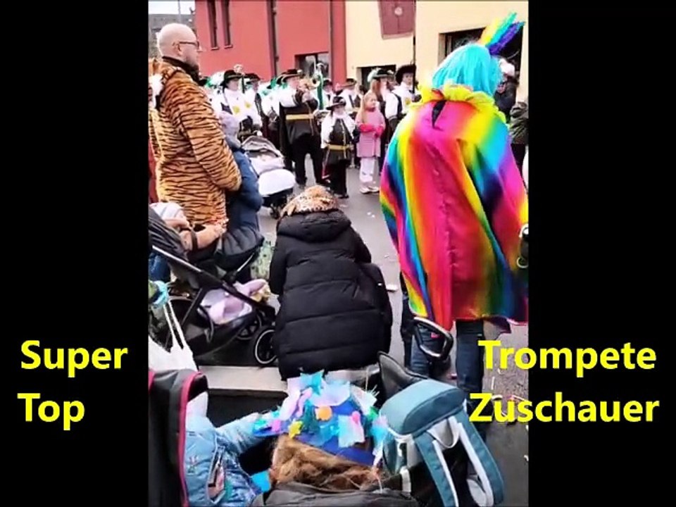 Koeln-stadtteil-pesch-50767-dienstags-karnevals-umzug-zoch-mandys-bistro-samurei-gruppe-sport-fm-radio-tiktok-tiffe-klartext-marc