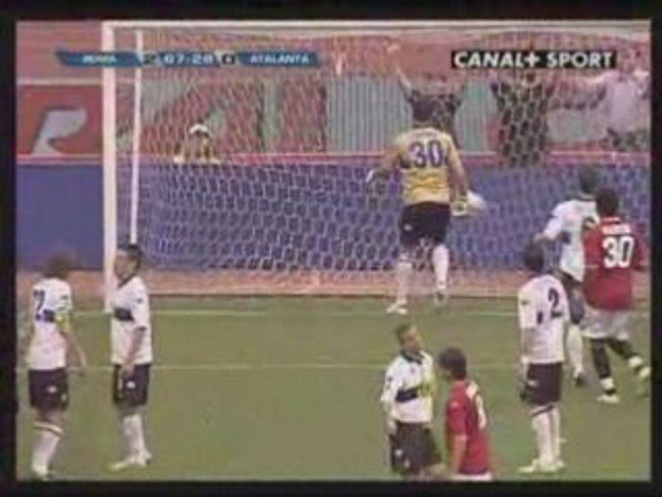 coup franc magistral de de rossi