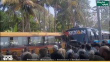 പുക്കാട്ടുപടിയിൽ ബസ്സുകൾ കൂട്ടിയിടിച്ച് അപകടം ; വിദ്യാർഥികൾക്കടക്കം അപകടത്തിൽ പരിക്കേറ്റു
