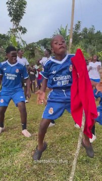 Uganda se solidariza con Vinicius: el baile viral de unos niños para apoyar la lucha contra el racismo