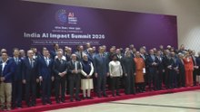 Sánchez en la foto de familia de la Global AI Impact Summit 2026