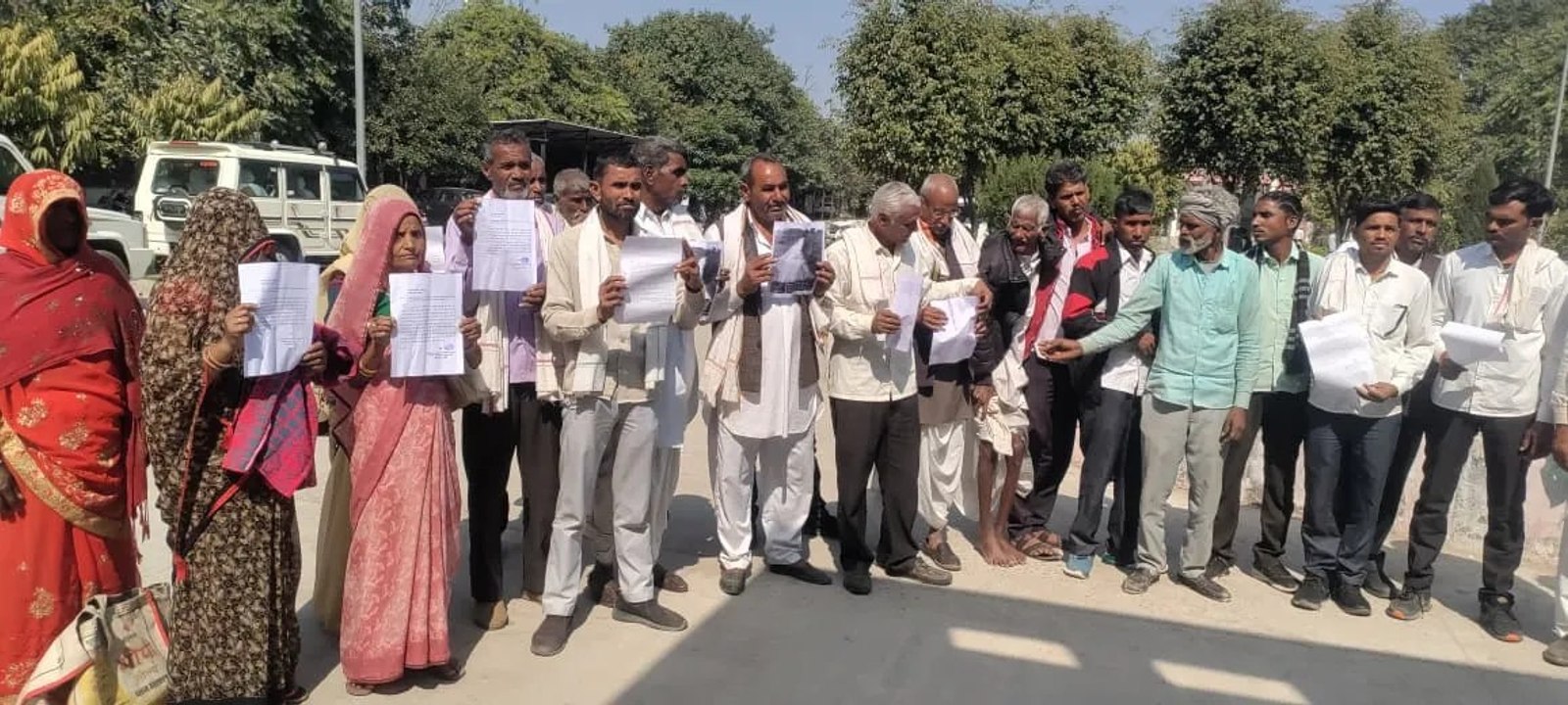 साहब! न तालाब बनाया और न सडक़ निर्माण कराया, सरपंच सचिव ने निकाले लाखों रुपए