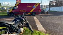 Batida entre carro e moto deixa mulher ferida no bairro Floresta