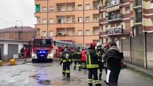Incendio a Cormano, fiamme in un appartamento di un palazzo: vigili del fuoco in azione