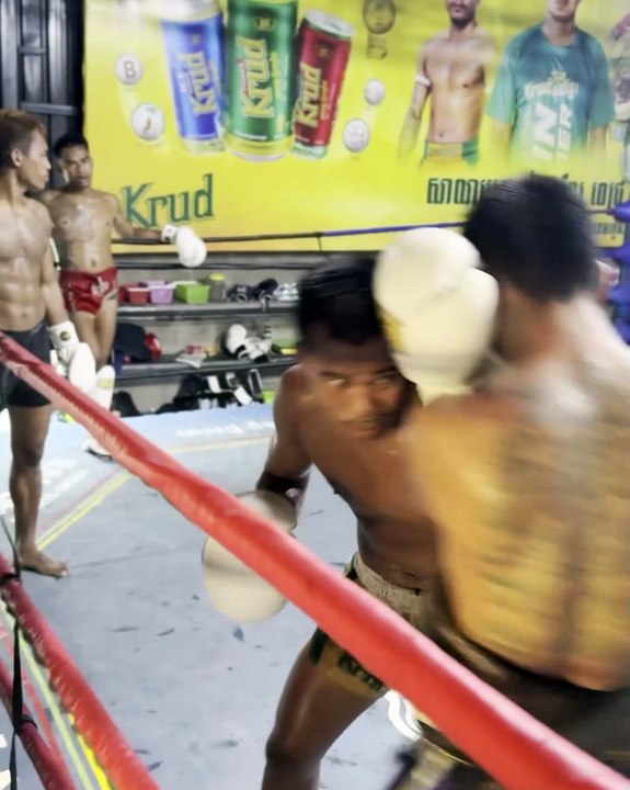 លោកគ្រូ ធន់ សុភា ថាមិនទាន់មានអ្នកអាចវាយ ធន់ ម៉េងហុង សន្លប់ទេ ខណៈ ជំនួបតទល់ ពេជ្រ សម្បត្តិ មានតម្រុយតែអាចបែបនេះសិន!