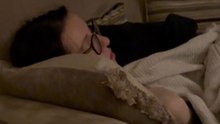 Daughter playfully pranks her sleeping mom on New Year's Eve
