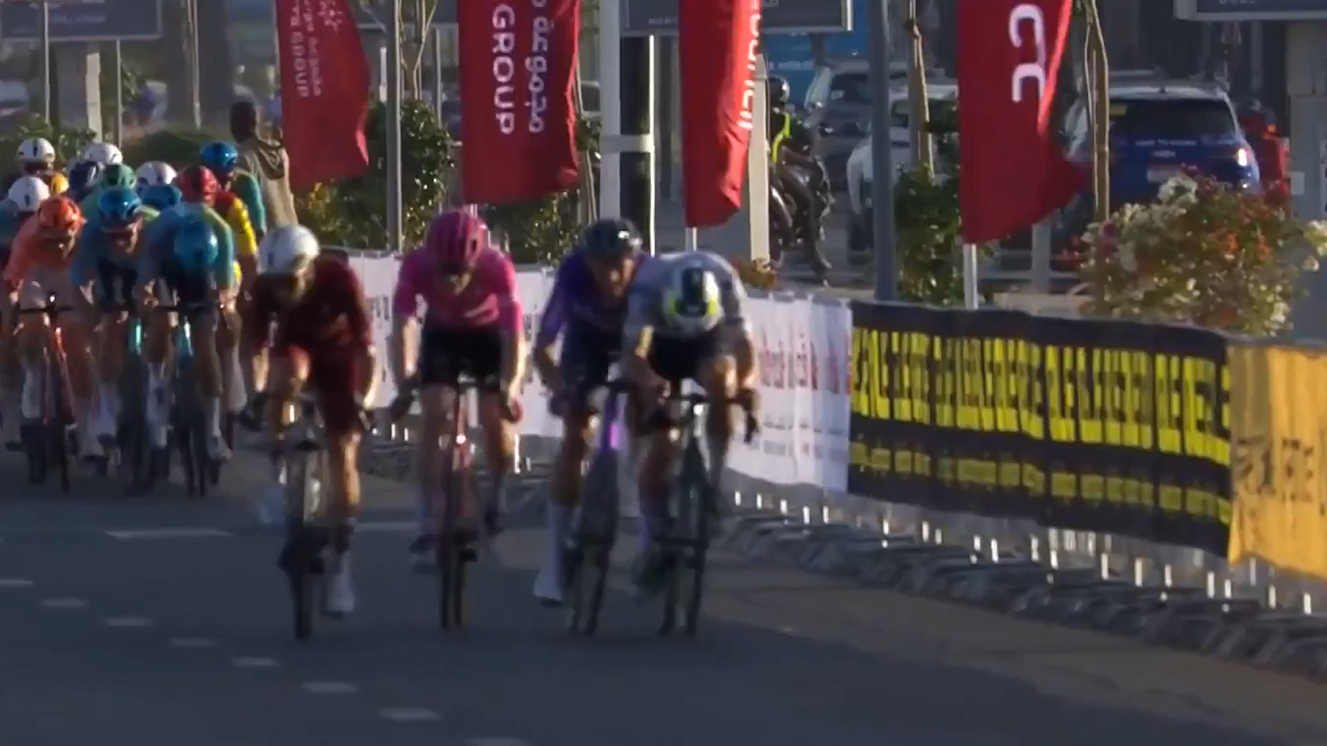 Milan impone su ley en un apretado final al esprint en Fujairah