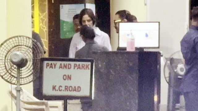 Aamir Khan, partner Gauri Spratt visit Salim Khan at Lilavati Hospital | Video