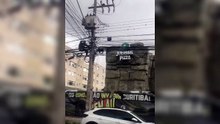 Vídeo! Dupla é flagrada por morador furtando fios de poste em plena luz do dia no Água Verde