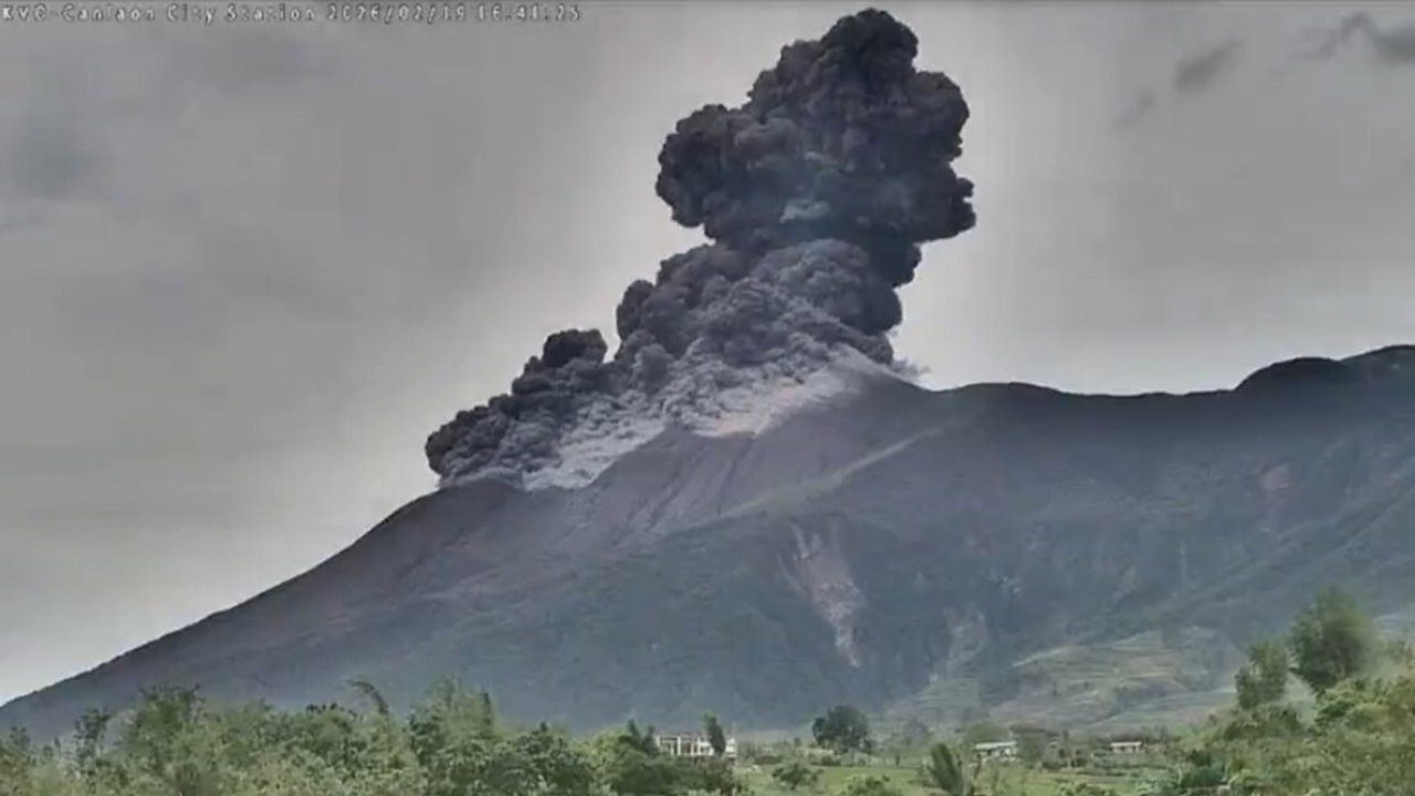 Filippine: il timelapse cattura l’eruzione del vulcano Kanlaon
