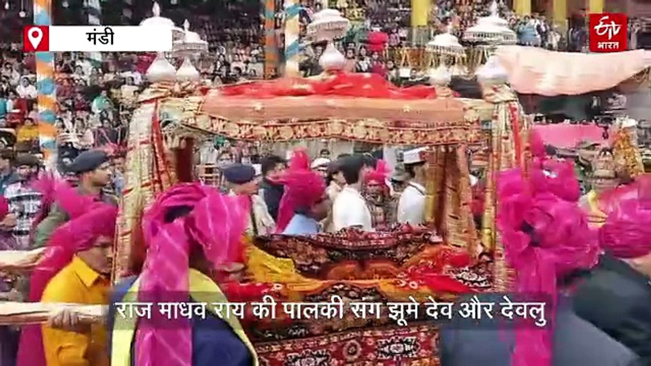 अंतरराष्ट्रीय शिवरात्रि महोत्सव: शाही अंदाज में निकली दूसरी जलेब, उमड़ा जनसैलाब